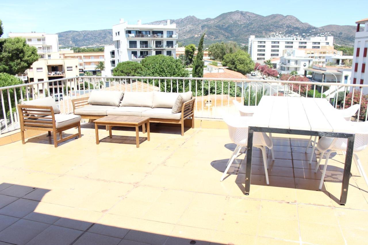 Beautiful Loft, Huge Sunny Terrace, View Over The And Sea * Roses